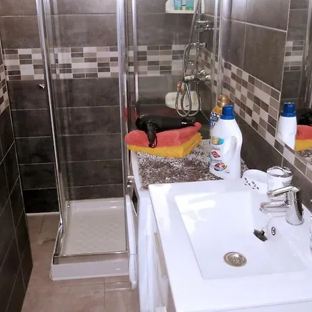 Apartment דירה *